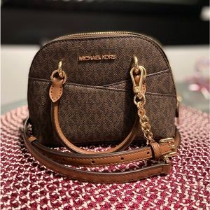 Michael Kors XS Dome crossbody🤎
